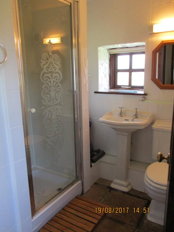 Creek Cottage room 6